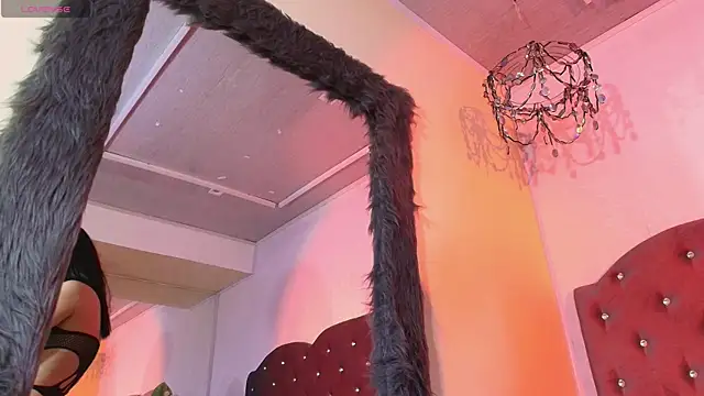 emily_clarkk_'s cam snapshot