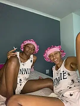 LonelyQueenxx25 live sex cam