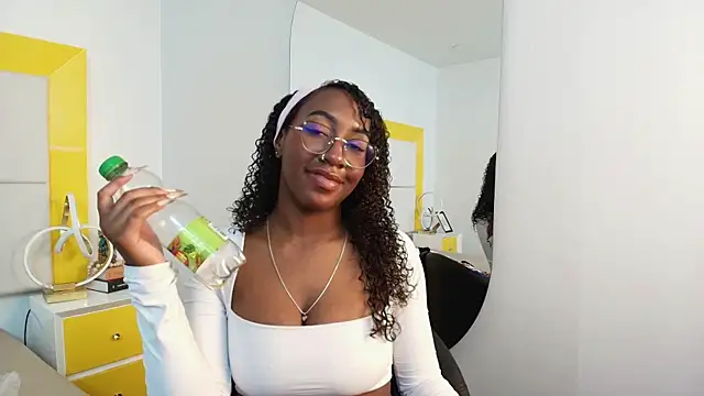 Qeen_blackk live sex cam