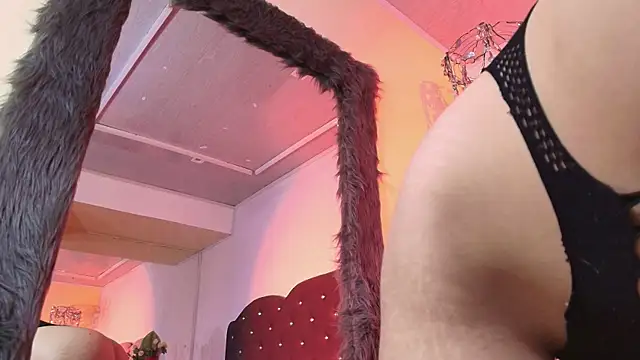 emily_clarkk_'s cam snapshot