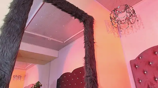 emily_clarkk_'s cam snapshot