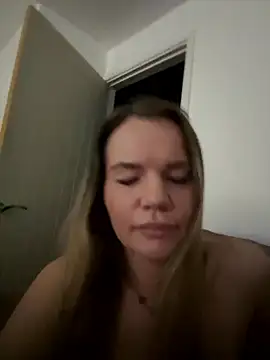 Cutebrowneyes_'s cam snapshot