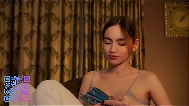 JuIianneDelfino live sex cam