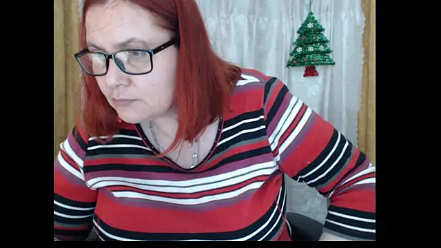 PlayfullMature's cam snapshot