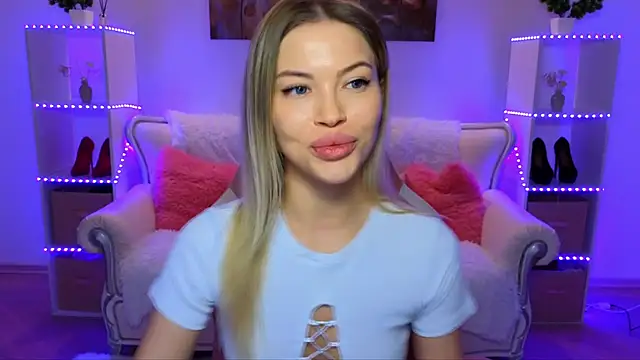 EmmyMills live sex cam