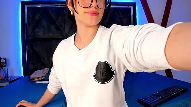 Pamela_Whiite's cam snapshot