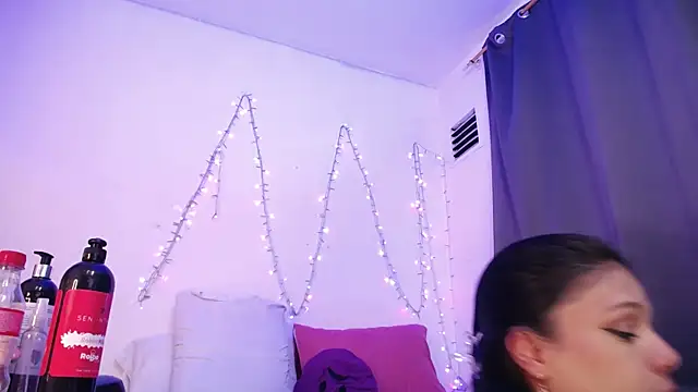 Nicol_Love0's cam snapshot