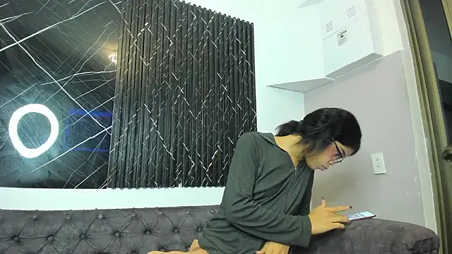 Queensoffie live sex cam