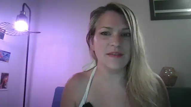 Pxetiteblonde1's cam snapshot