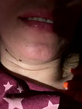 CsokiDaddy live sex cam