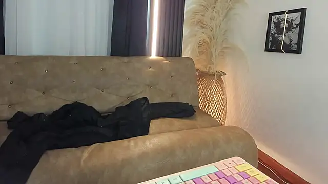 Clarita_Hill's cam snapshot