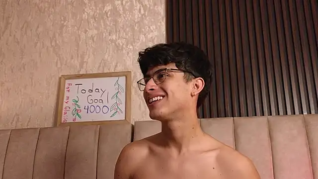 Aaron_Eze's cam snapshot