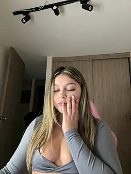 lunablossom_'s cam snapshot