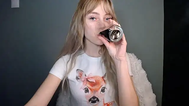 LuciaYoung's cam snapshot