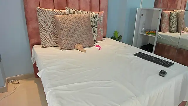 lou_rosse_ live sex cam