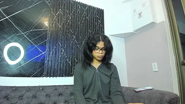 Queensoffie live sex cam