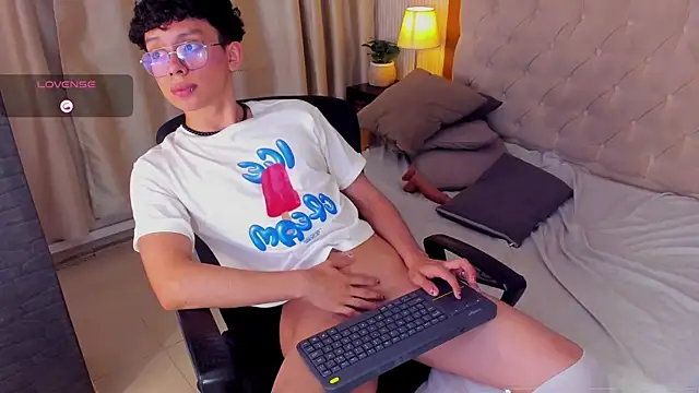 liam_twiink's cam snapshot