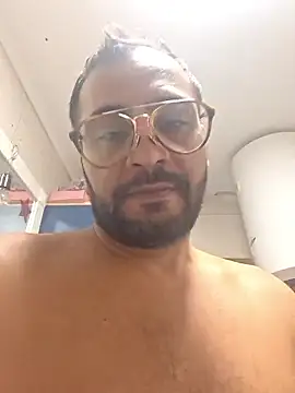 julian-112 live sex cam