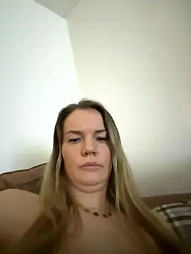 Cutebrowneyes_'s cam snapshot