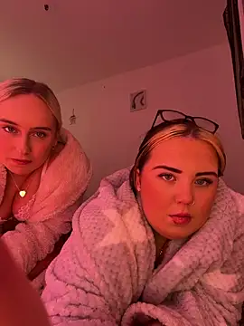 KatieCeexx live sex cam