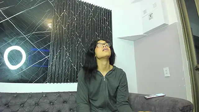 Queensoffie live sex cam