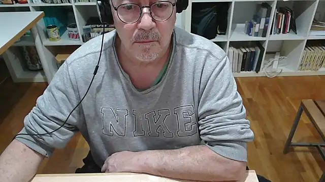 pakomen_44's cam snapshot