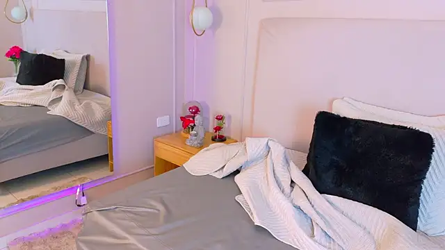 OlayaCooper live sex cam