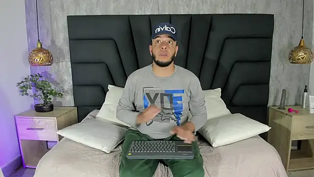 Spencer_LunaBigtits live sex cam