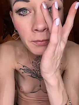 Feuchtes_traumchenn live sex cam