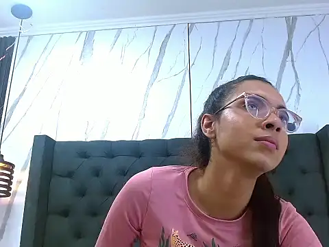 sarasaenz_99 live sex cam