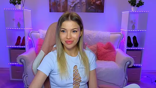 EmmyMills's cam snapshot