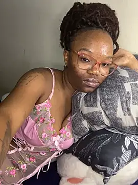 YummyMelanin117's cam snapshot