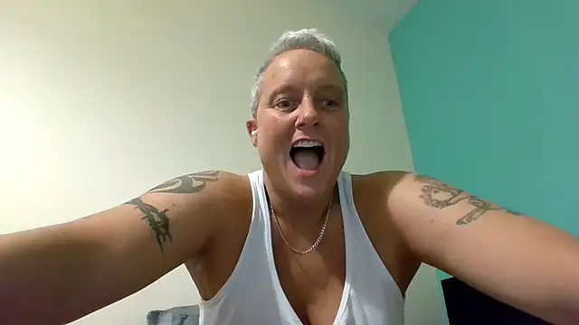 Bendoverbetty3's cam snapshot