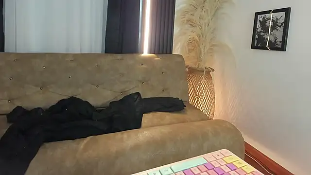 Clarita_Hill's cam snapshot