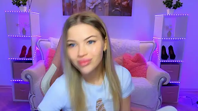 EmmyMills's cam snapshot