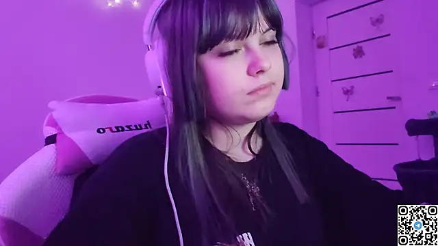 KristiBloom live sex cam