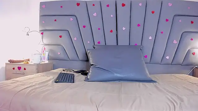 Maia_520 live sex cam