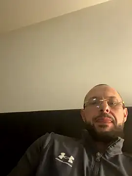 Guitccch live sex cam