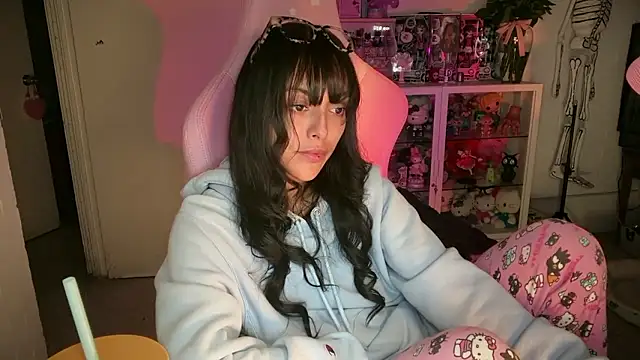 kaithra live sex cam