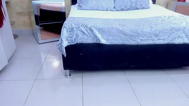 NahomiWhitel live sex cam