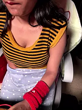 Lucky_Flora live sex cam