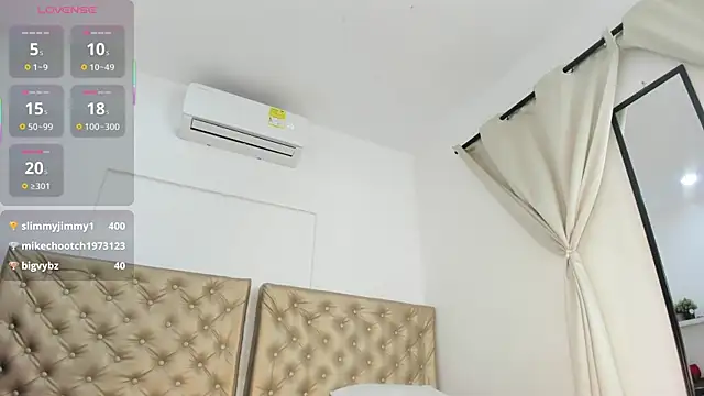 Alessiiaa_ live sex cam