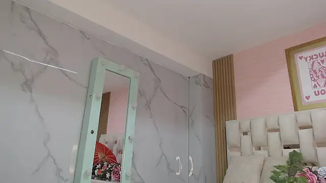 allyssa_bellini_s's cam snapshot