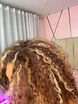 lauraltt live sex cam