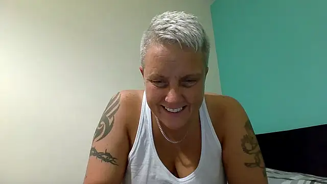 Bendoverbetty3's cam snapshot