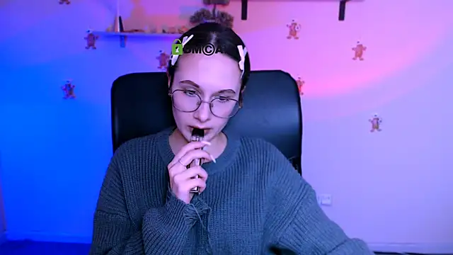 mona_cloud's cam snapshot