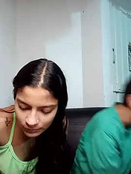 Mei_and_Gaby's cam snapshot