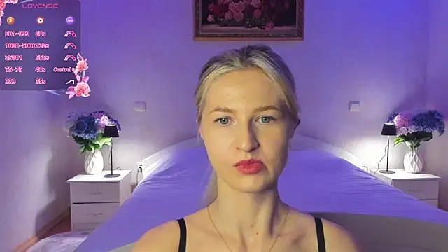 Julie_Blaze's cam snapshot