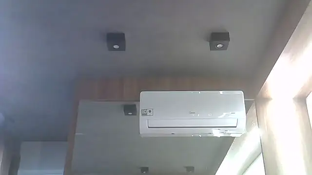 SkinnyKitten live sex cam