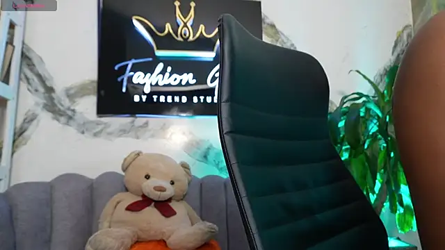 LilyPrice's cam snapshot